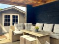 Chalet-C99-overkapping-met-loungemeubelen